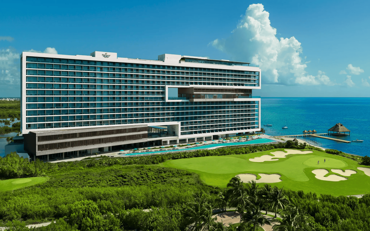 Rooftop infinity pool and Caribbean views at Luxury Vista Cancún Golf & Spa Resort