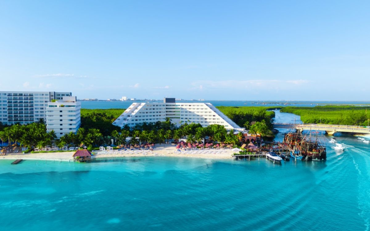 Family beach, pools, and tropical grounds at Grand Oasis Palm in Cancún